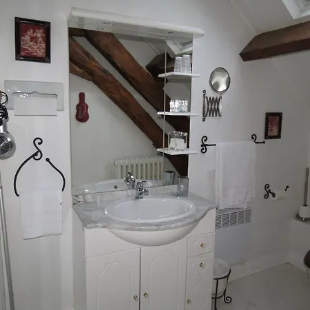 Bed & Breakfast Domaine De Montaigu Ambleny